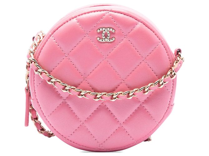 Clutch Chanel em pele de cordeiro acolchoada rosa com pérolas redondas e alça de corrente