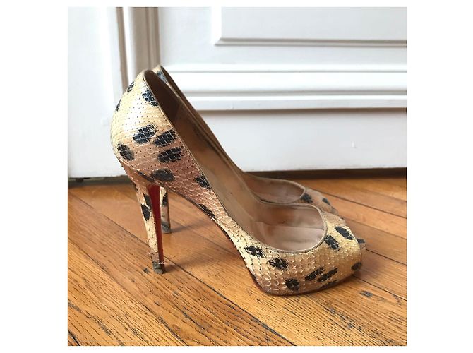 Christian Louboutin Pumps python T.37 Beige