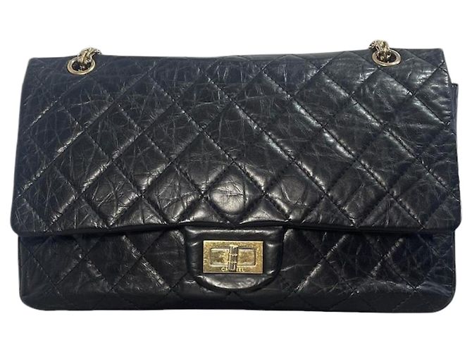 Bolsa Chanel 2.55 em couro matelassê preto