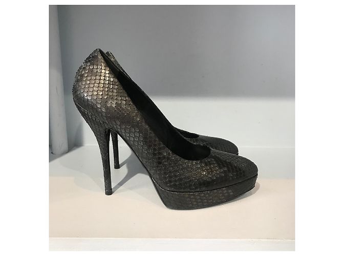Décolleté Gucci grigi T.38,5 Grigio