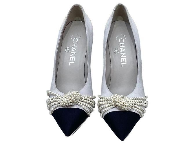 Saltos Chanel com Pérolas de Bico Fino Couro 36.5