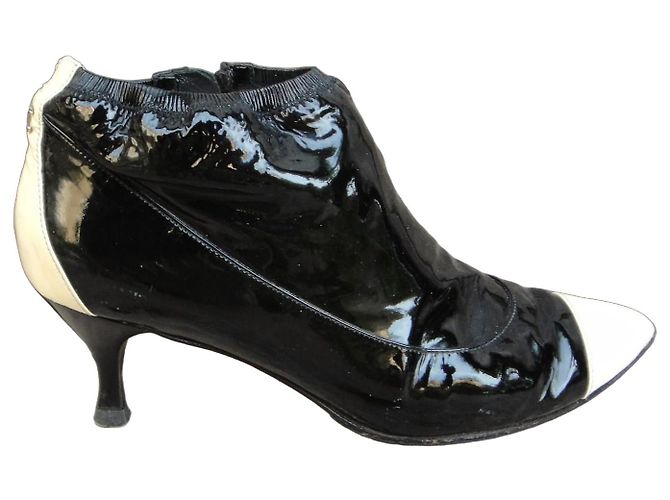 Première Chanel Black and White Patent Leather Ankle Boots