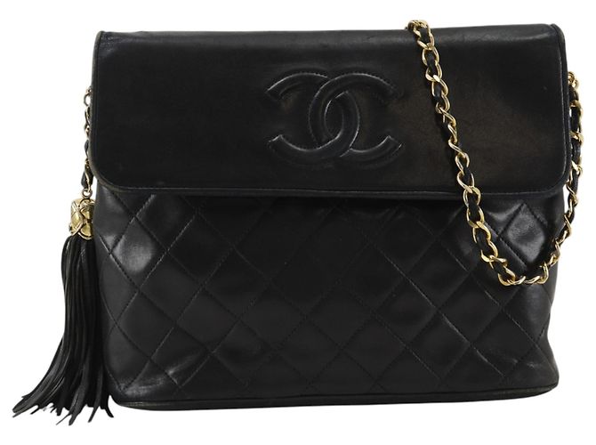 Borsa a tracolla con catena Chanel Matelassé Nero
