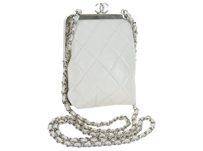 Bolsa de Ombro CHANEL Matelasse com Corrente em Pele de Cordeiro Branca Prateada CC Auth 200768M Prata Branco