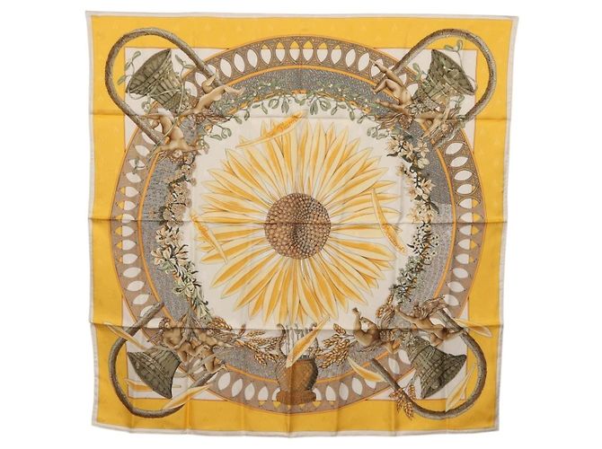 Hermès Pañuelo HERMES Carre 90 de Seda Amarillo Auth 198387M