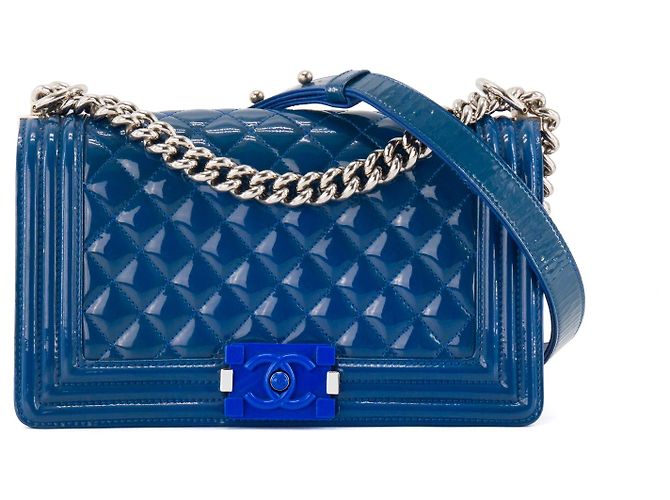 CHANEL - Borsa a tracolla Chanel Boy medium in pelle verniciata blu navy