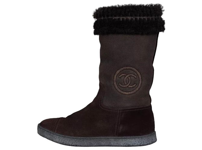 CHANEL Brown Suede Fur Lined Boots - EU 37 Pre-owned