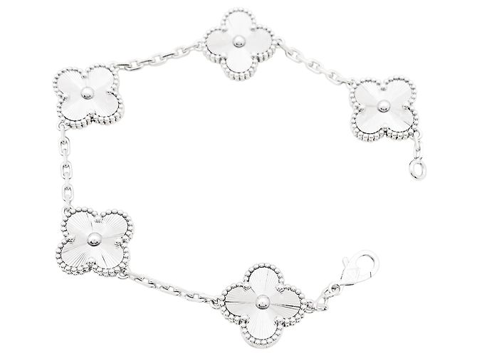 Pulsera Van Cleef & Arpels, "Alhambra", oro blanco guilloché.