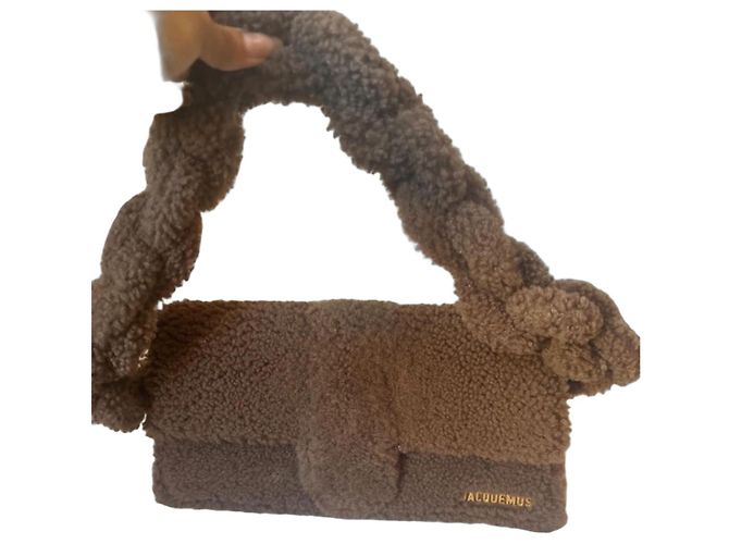 Bolsa Jacquemus em shearling castanho Marrom