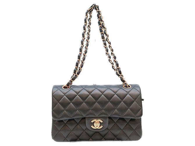 Borsa a tracolla Chanel A01113 in pelle d'agnello matelassé nera Nero