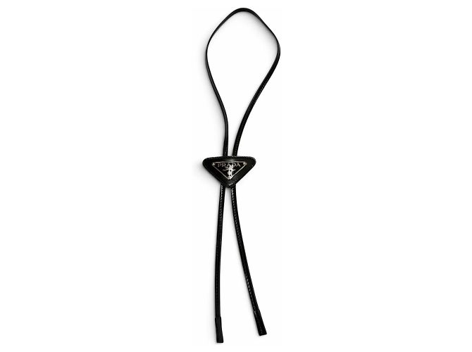 Collar de lazo bolo Prada en piel charol con placa triangular Negro