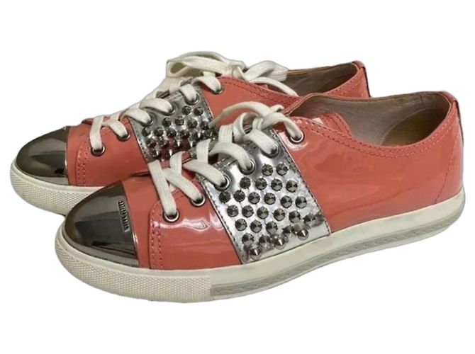 Miu Miu Special Edition Lackleder Sneaker Grapefruit mit Nieten Pink