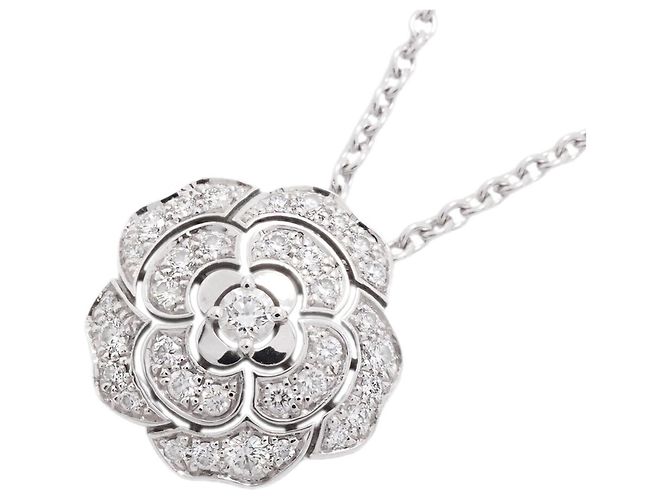 Collar Chanel Camélia en oro blanco de 18K con diamante
