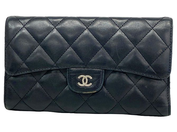 Cartera larga tri-fold Chanel de piel de cordero negra Negro