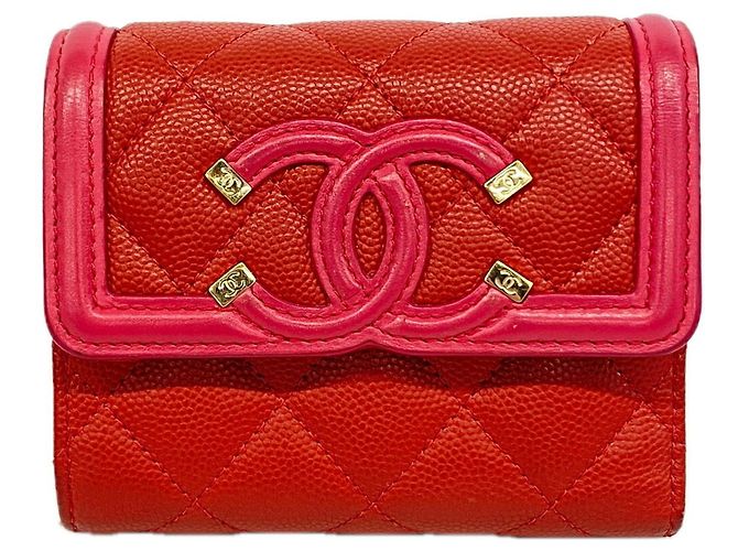 Cartera tri-fold Chanel en piel de becerro granulada Roja