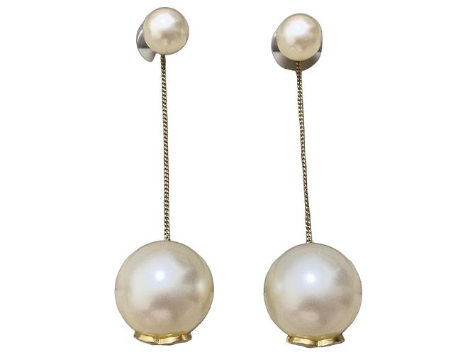 Brincos pendentes Chanel de pérolas com logo CC Branco Dourado