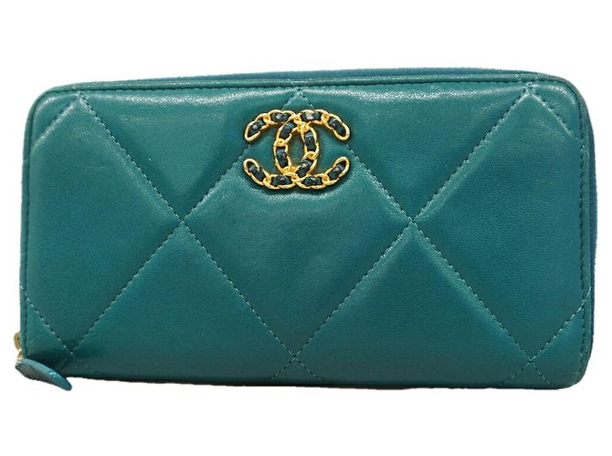 Cartera larga de piel de cordero verde de Chanel