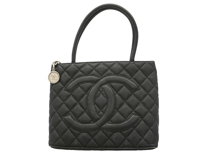 Saco Tote Chanel em couro de bezerro grão preto