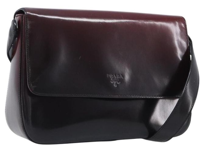 Bolsa de Ombro PRADA em Verniz Bordeaux Auth ar14223