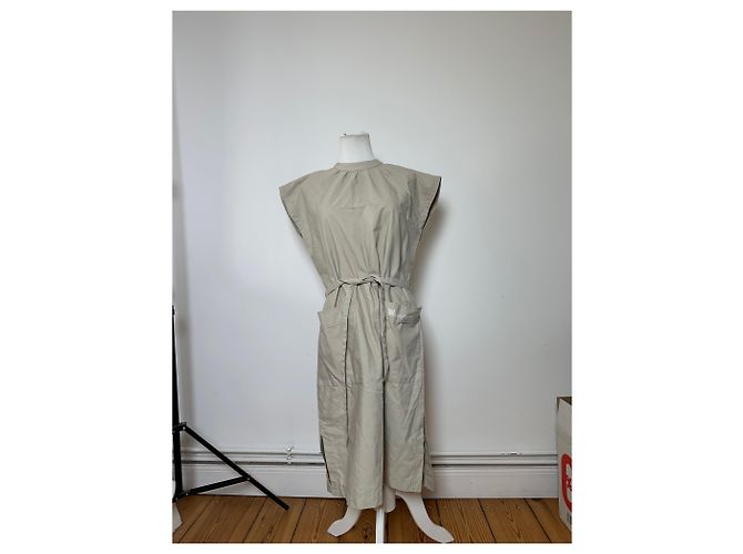 Vintage Issey Miyake Kleid mit Gürtel ca. Ende der 1980er Jahre Hellbeige L