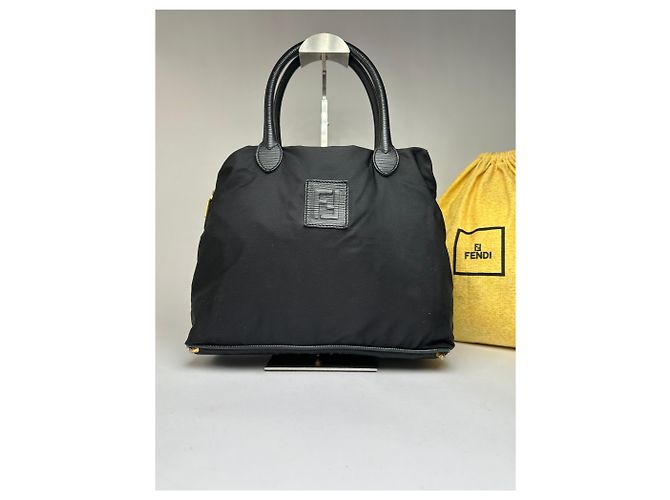 Sac à main Vintage Fendi en nylon structuré avec poignée supérieure Fin 1990s Noir