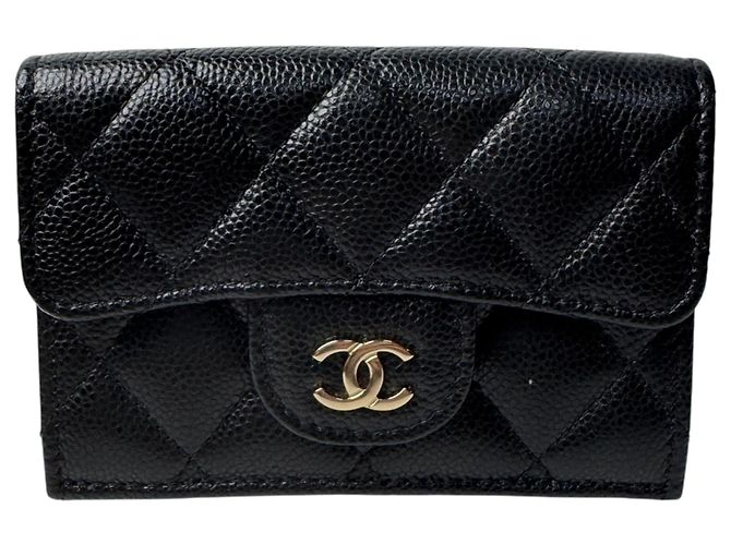 Cartera tri-fold Chanel Matelassé Caviar Skin Negro