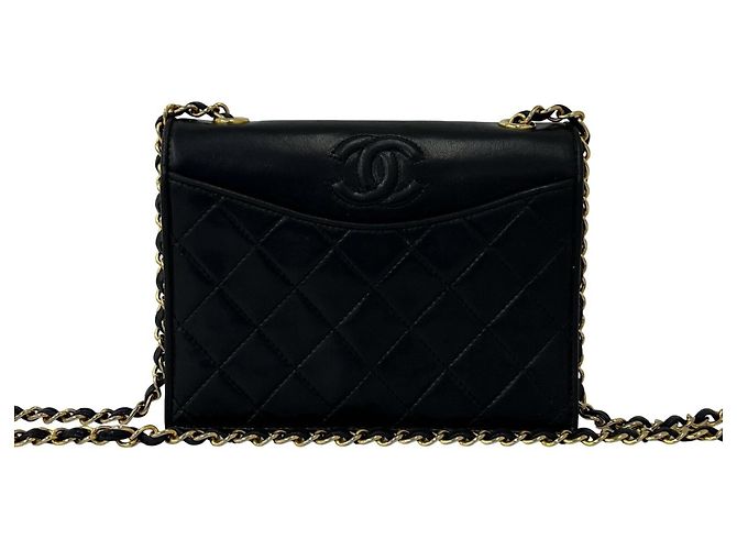 Bolsa de ombro Chanel Matelassé em pele de cordeiro preta Preto