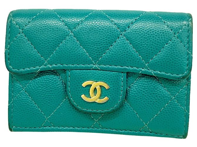 Portafoglio tri-fold Chanel Matelassé in Green Verde