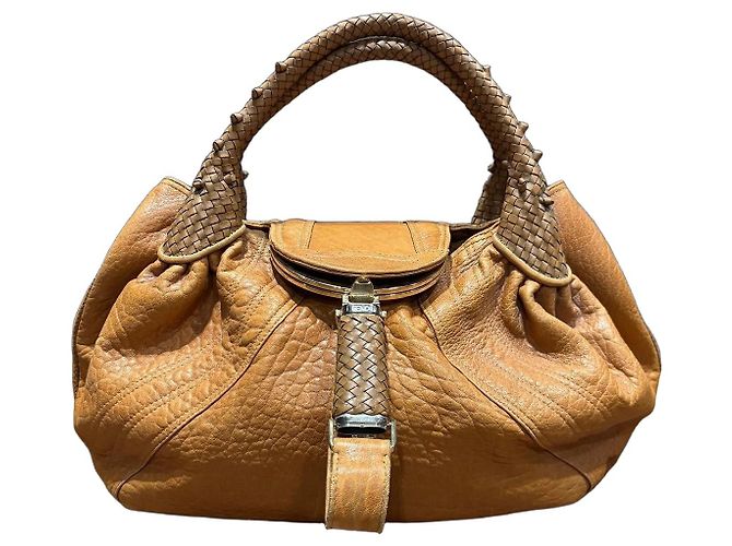 Bolsa Fendi Spy em couro marrom