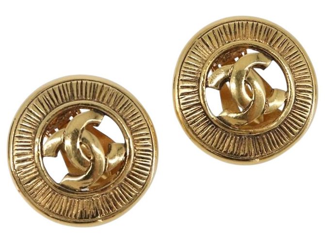 Orecchini CHANEL Metallo Tono Oro CC Auth 204143V