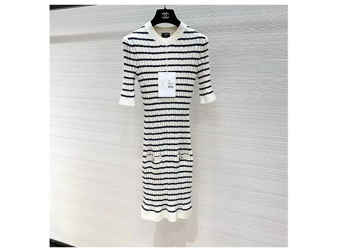Vestido Chanel de Algodón con Estampado a Rayas y Cut Out Multicolor