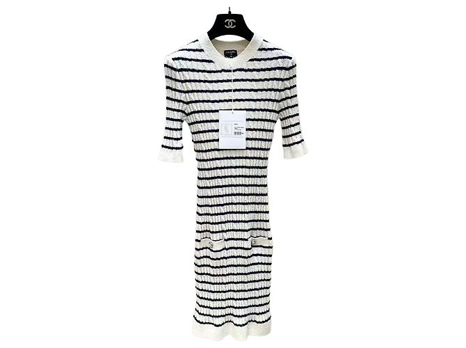 Vestido Chanel Listrado de Algodão com Detalhe Cut Out Multicor