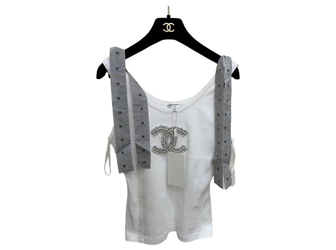 Top Chanel in cotone bianco con perle e fiocco
