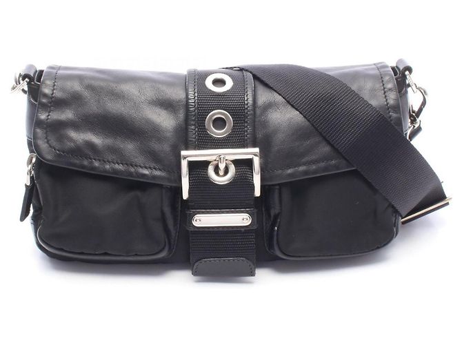 Bolsa Prada em nylon e couro preto