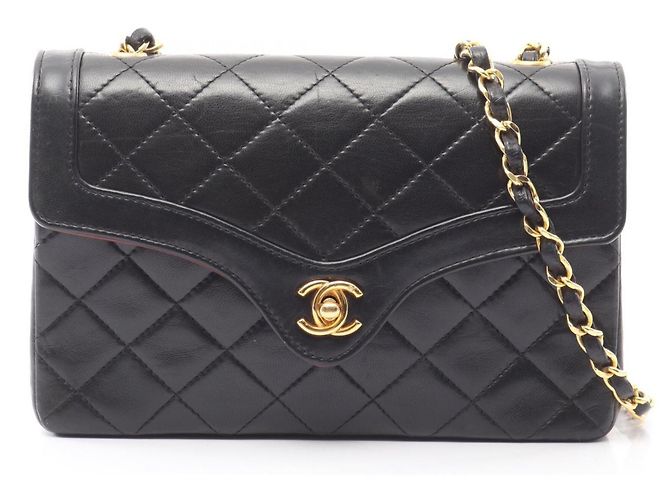 Timeless Borsa a tracolla Chanel Matelassé Nero