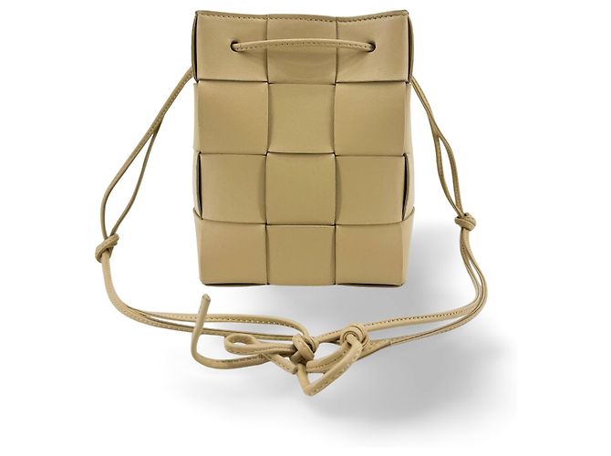 Bottega Veneta Cassette em couro Bege