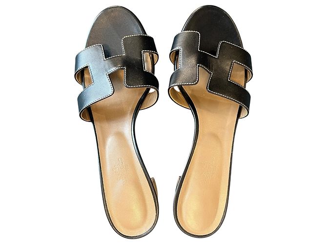 Hermès Sandali con tacco Hermes in pelle nera