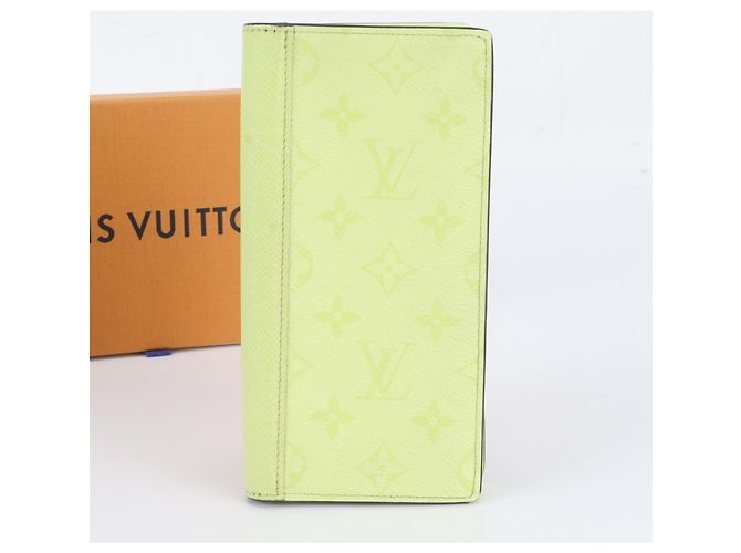 Louis Vuitton RFID-Protected Taigarama Portefeuille Brazza Long Wallet