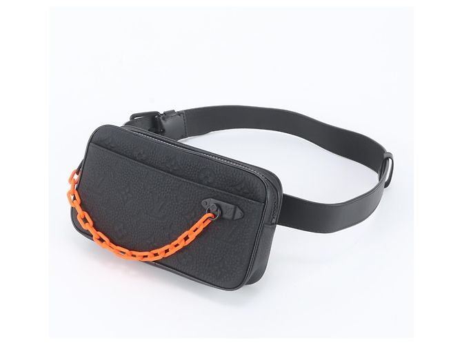 Pochette Volga Louis Vuitton en cuir Taurillon Monogram Noir