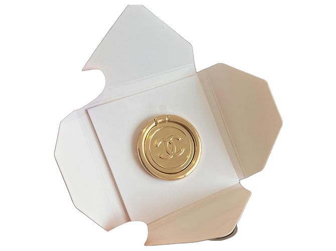 Anello per telefono Chanel CC dorato D'oro