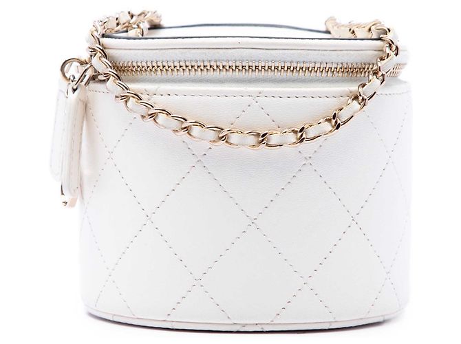 Vanity Estojo de Maquilhagem Chanel em pele de cordeiro acolchoada branca com corrente e pingente Branco