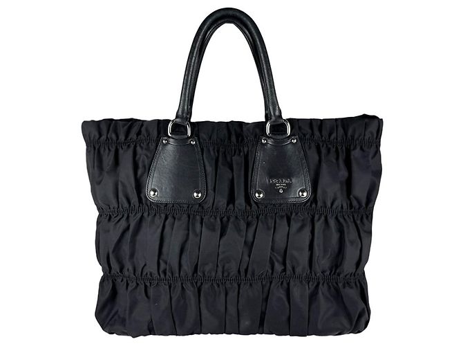 Borsa a mano Prada nera in nylon e pelle Nero
