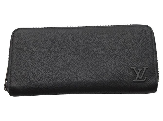 Louis Vuitton Men's Noir Zippy Wallet Black