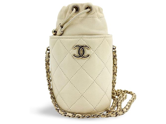 Borsa a secchiello Chanel con coulisse e catena in pelle d'agnello matelassé Mini D'oro