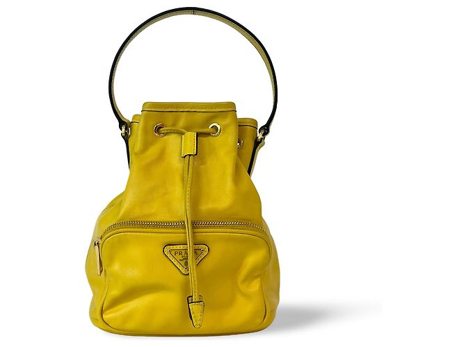 Prada Duet Bucket in pelle con coulisse Giallo