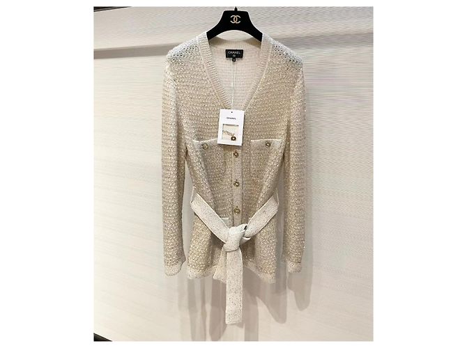 Chanel Strickjacke aus Wolle Beige mit Goldsequenzen Mehrfarben