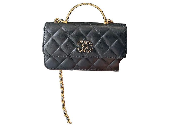Bolsa Chanel Wallet on Chain em couro preto com alça de cristais Multicor