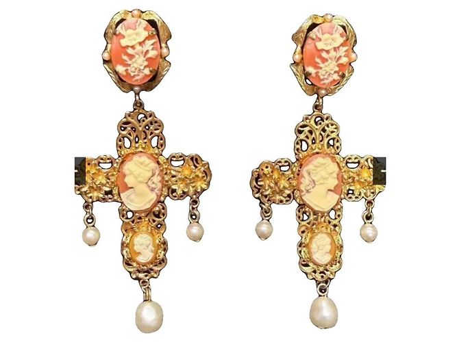 Dolce & Gabbana Orecchini a Croce con Cammeo e Perla Placcati Oro Bianco D'oro