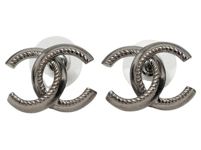 Orecchini a bottone Chanel Coco Mark in metallo argentato Argento