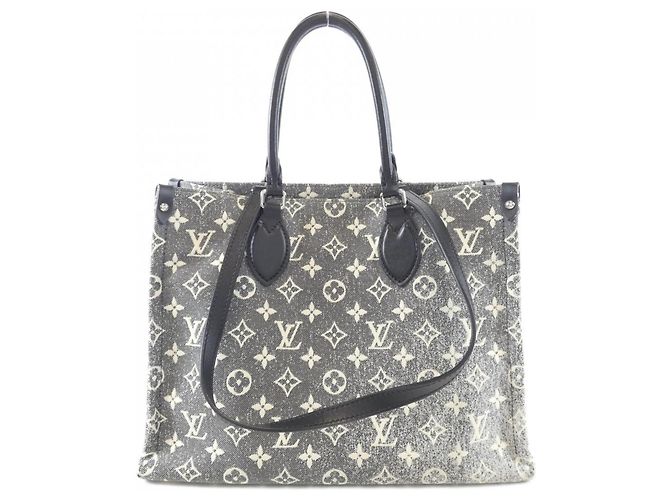 Bolsa OnTheGo MM em canvas jacquard Monogram Louis Vuitton Cinza